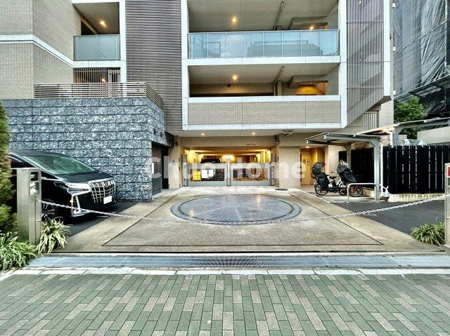 【敷地内駐車場】最新の空き状況や費用などの詳細は担当スタッフまでお問い合わせください。