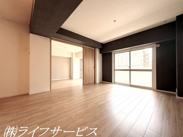 南向きのリビングルーム14.4帖／陽当り良好です！即入居可！