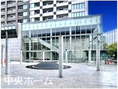 【エントランス】マンションのエントランスは、その物件の印象を決める、顔とも言える場所です。毎日通る場所ですからきれいなのが良いです。