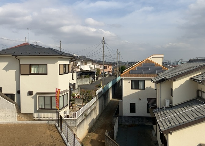 眺望を気にして物件を探す場合、前面に建物が建っていないか現地で確認しましょう！前面に建物があると景色はもちろん、日当たりや風通しにも影響が出てきます。住んだ時のことを想像しながら現地見学をしましょう。