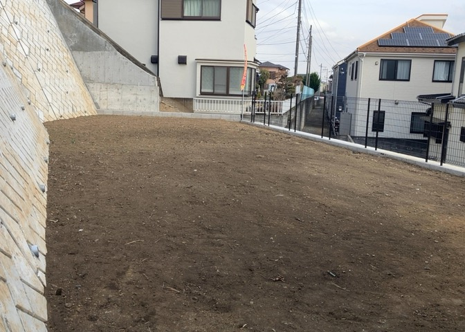 庭があることでガーデニングや家庭菜園はもちろん、こどもの遊び場やペットを放して遊ぶことができます。また、家の周囲に余裕があるということです。隣地との間があれば、十分な日当たりと、風通しが確保できます。