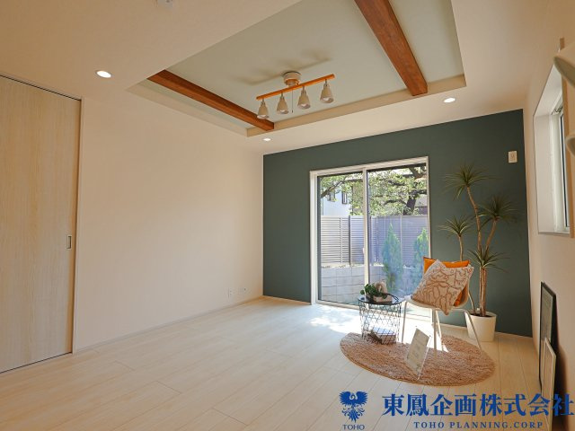 心地のいい光が入り込むダイニング