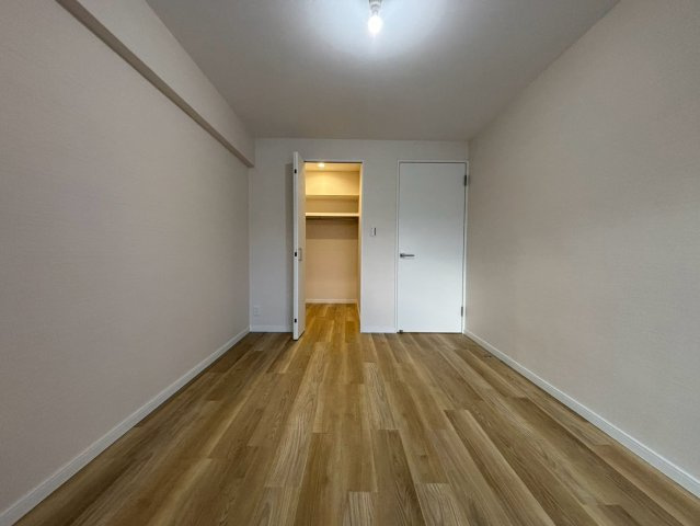 収納スペースがあり、使い勝手が良いお部屋です。寝室やお子様のお部屋など、使い方も自由自在です。