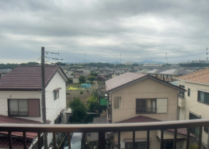 眺望を気にして物件を探す場合、前面に建物が建っていないか現地で確認しましょう！前面に建物があると景色はもちろん、日当たりや風通しにも影響が出てきます。住んだ時のことを想像しながら現地見学をしましょう。