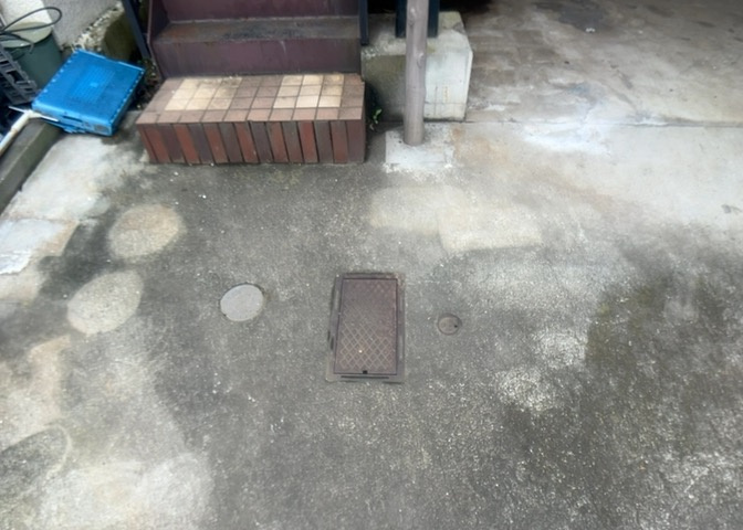 敷地内に散水栓や立水栓があると便利です。水道水を直接利用できるため、水を運ぶ手間を省くことが出来ます。大量の水を必要とする洗車作業や清掃などに役立ちます。その他設備とあわせて、現地でご確認ください。