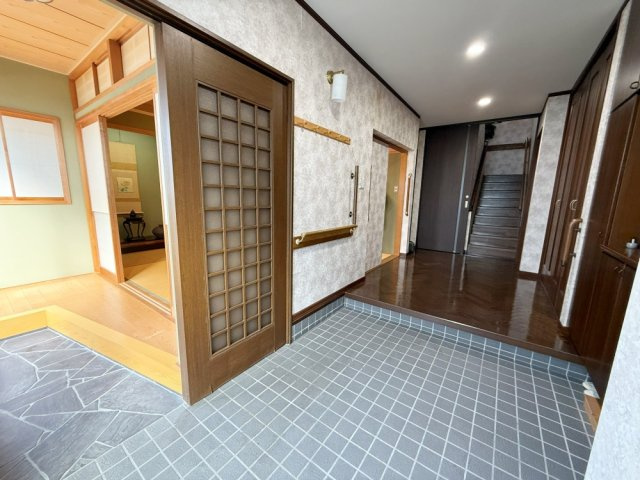広々とした玄関です