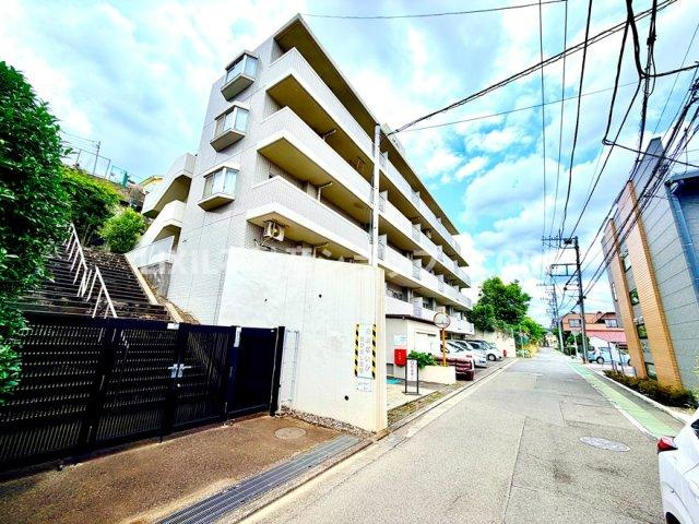 鉄筋コンクリート造5階建5階部分、新耐震基準・旧耐震が気になる方はスタッフまでお問い合わせください。