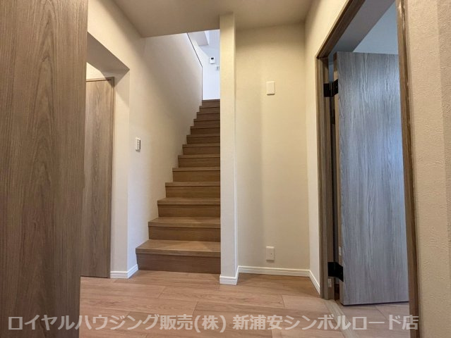 81、300？のゆとりある敷地には多数の緑林、広場、緑豊かな住環境があります