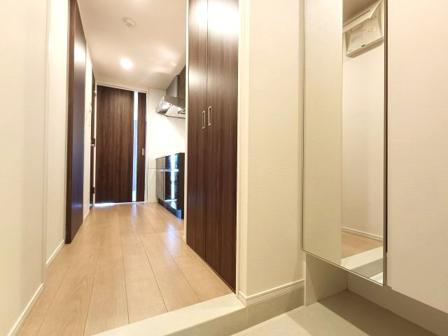 【廊下】　美しい木目が暮らしに温もりと安心感を与えてくれます。