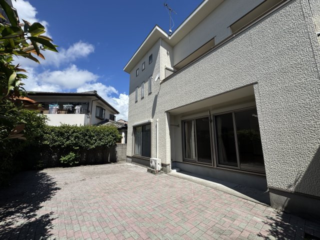 広々としたお庭で自由な時間を過ごせます♪