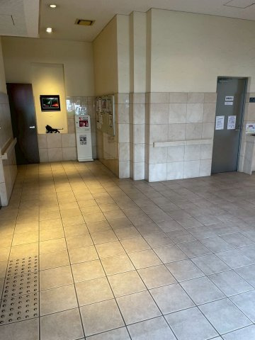 落ち着いた雰囲気のエントランス