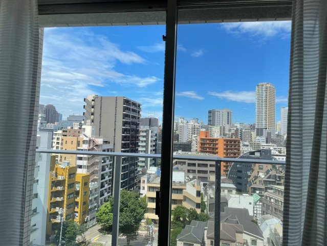 青空が広がる開放感いっぱいの眺望！毎日の空気の入れ替えやリフレッシュにも嬉しい爽快な景色です！