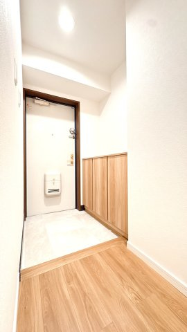 シューズボックス付きの玄関になります♪
