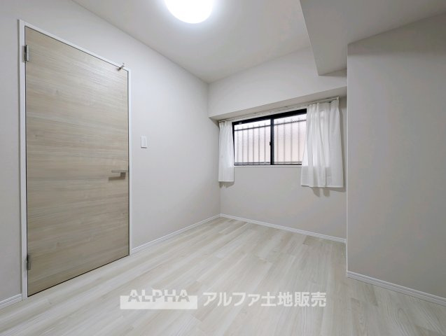 明るい洋室です