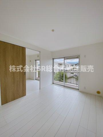 広々とした洋室です