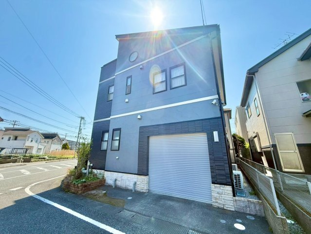 吉川美南駅まで徒歩11分圏内です。平成18年3月築で4LDK+ロフトが2か所ついてます。カースペース2台分あり150？を超える敷地面積です。是非現地ご覧ください♪