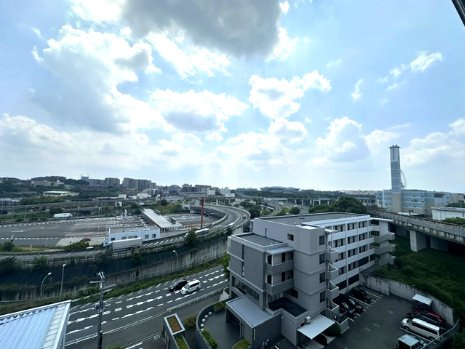 最上階からの開放感あふれる眺望が楽しめる住まい！陽当り・周辺環境も合わせて、ぜひ現地をご覧ください。