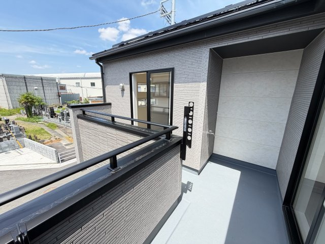 2部屋から出入り可能なバルコニー
