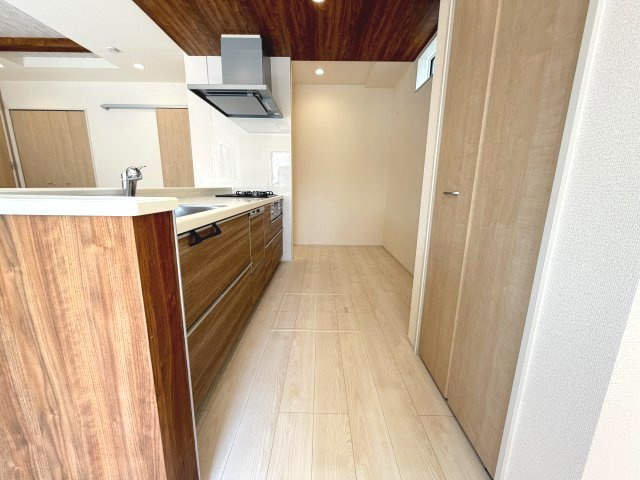 見た目もすっきり、作業もスムーズにこなせる空間です。