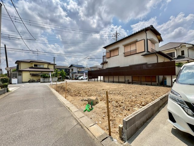 南東角地で陽当り良好！敷地約34坪・自由設計で夢のマイホームはいかがでしょうか！建築条件なし・お好きなハウスメーカーで建築可能です！