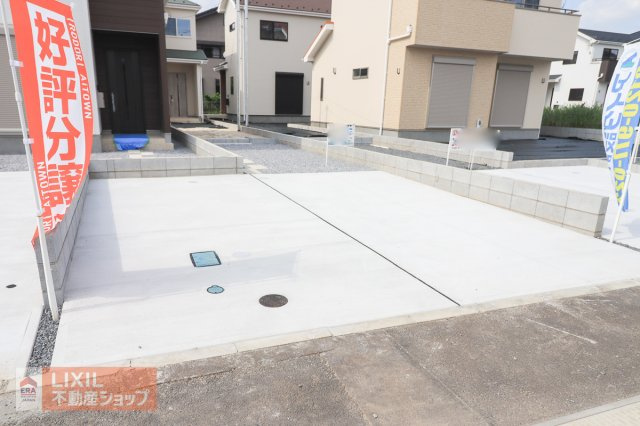 【駐車スペース】現地完成写真。ゆったりとした駐車スペースです。