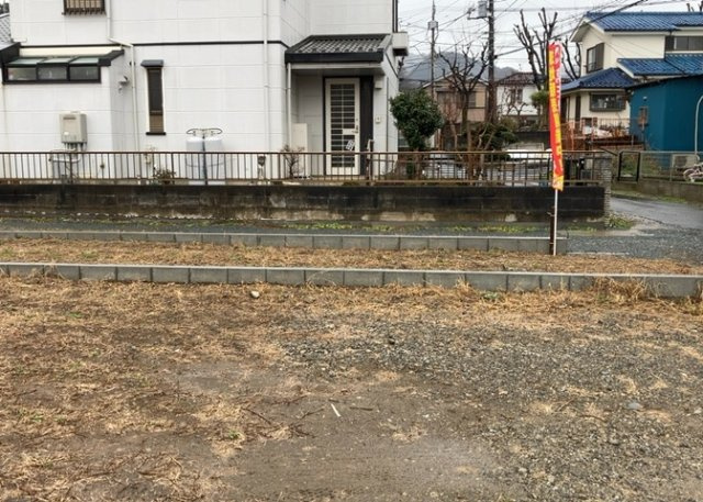 土地の形が極端に長細かったり、狭小地、あるいは道路との高低差がある傾斜地だった場合、後々売ろうとしても買い手がつかない場合もあります。後々、売却することになった時に価値の下がらない土地を選びましょう。
