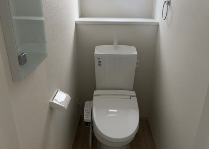 トイレは大きさや形、機能、抗菌性などが異なる多種多彩なタイプが各メーカーから出ています。それぞれに良さがあるため、事前にどういったタイプのトイレがいいのかをご家庭内で決めて、内見に行くといいでしょう。