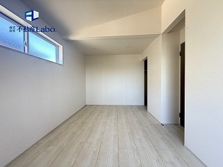 ●洋室●　広々した洋室で、お好みのレイアウトを楽しめます♪