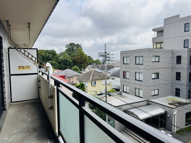 ～南向きの4階住戸につき陽当たり良好、洗濯物がよく乾きそうです～