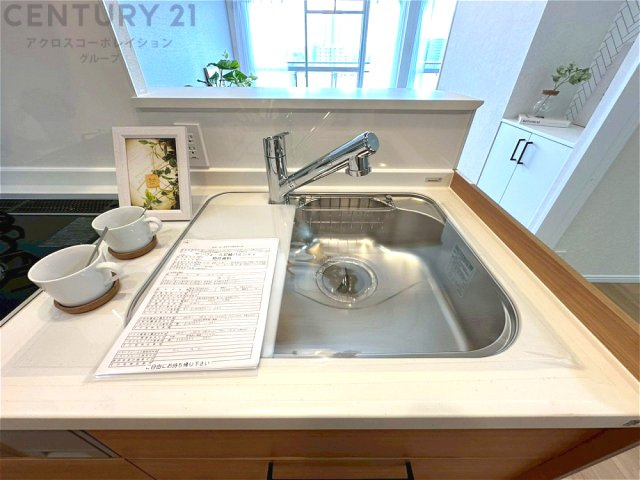 大きなシンクでお鍋などの大きな調理器具を洗う際にも便利です。