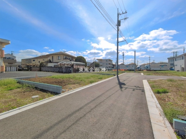 前面道路含む現地写真です