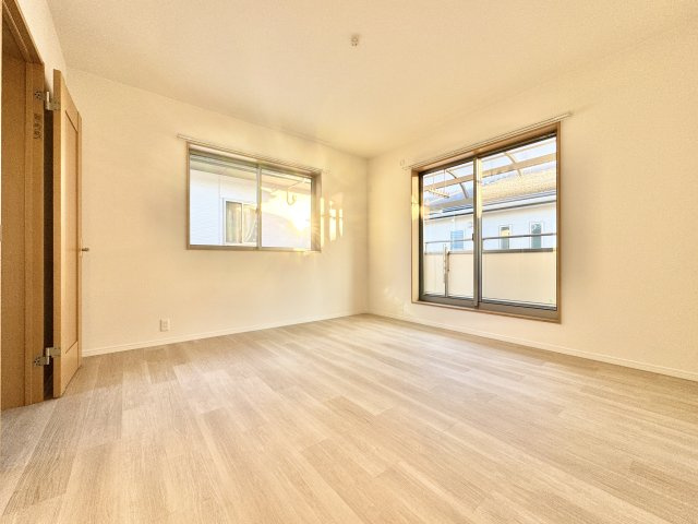 2階洋室。子供部屋、書斎、寝室など用途は様々です。　