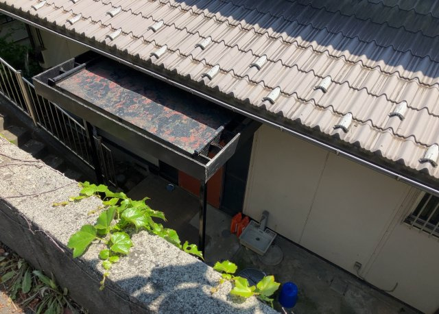 玄関ポーチにおいて最も重視すべきと言っても良いのが広さです。適切な広さの玄関ポーチでないと外見的なバランスは崩れてしまいますし、何より使いにくくなってしまいますので、現地で実際に下見をしてみましょう！