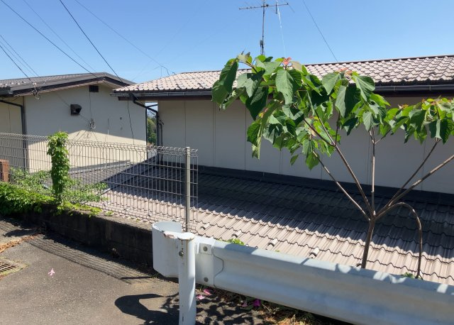 隣家の土地はどうなっているのか、生活利便施設が近くにあるのか、学校まで近いかなど、お客様のライフスタイルにあわせたイメージが重要です。また、近くにあると困る施設が近くにないかも確認するといいでしょう。