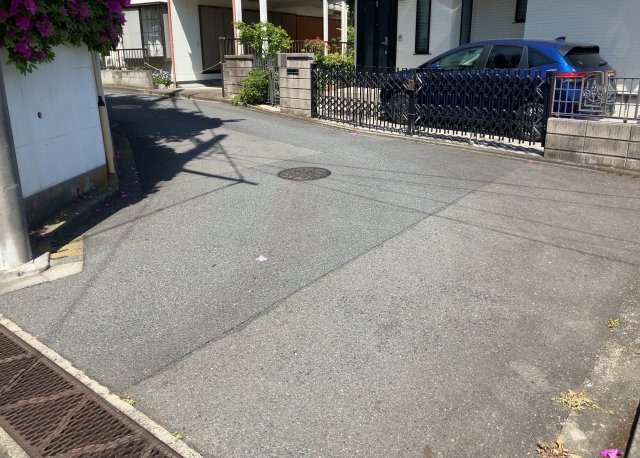 東側道路の場合は居室を南向きに設計しやすいため、朝日が入りやすいというメリットがあります。一方、西側道路も東側同様に居室を南向きに設計しやすいのですが、住宅地だと朝日が入りにくいという弱点があります。