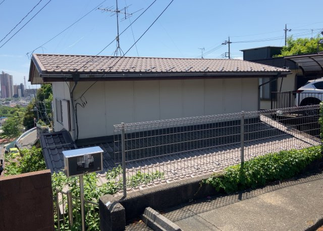 庭があることでガーデニングや家庭菜園はもちろん、こどもの遊び場やペットを放して遊ぶことができます。また、家の周囲に余裕があるということです。隣地との間があれば、十分な日当たりと、風通しが確保できます。