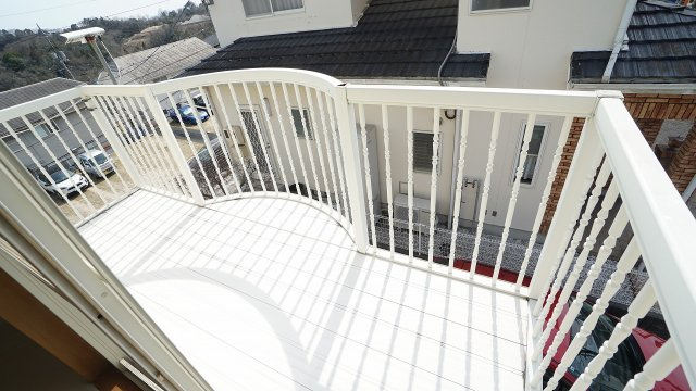 2Ｆのバルコニー　8帖和室つながり　陽当り、眺望も良好