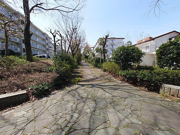 【グリーンメゾン南大沢　リビングを中心にした団らん設計 の共用部分】