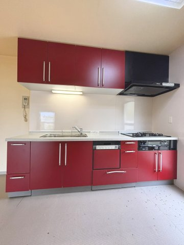 【グリーンメゾン南大沢　リビングを中心にした団らん設計 の居間】