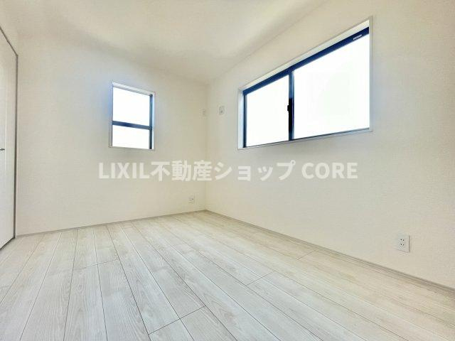 室内はいつも明るい印象なので気持ちの良い朝を迎えられます。毎日の生活も明るくなりそう♪　
