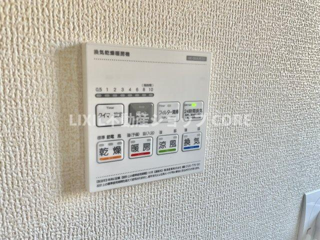 浴室乾燥機能で雨の日でも乾燥が可能。また、浴室内の湿気を排気し、カビの発生を抑えます　