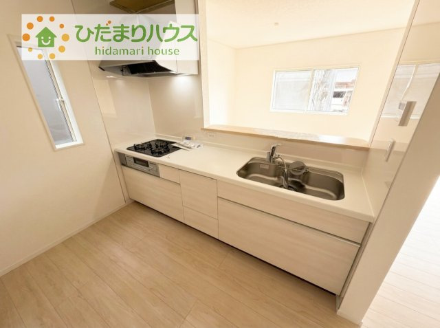 料理をしながらでも、ご家族との会話を楽しめる対面式キッチン♪