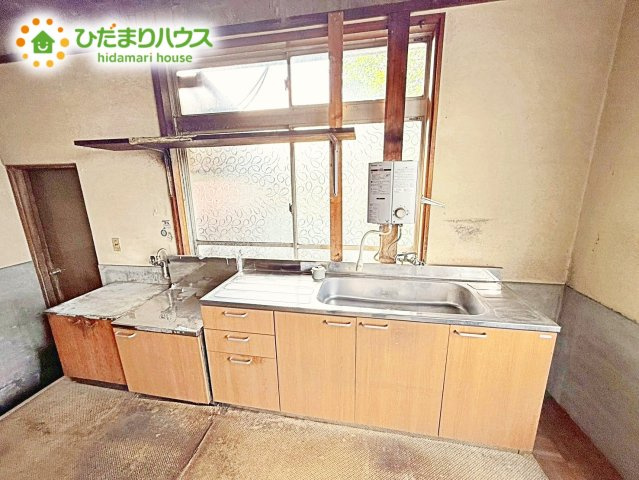 広々としたキッチンスペースでは、ご夫婦揃ってお料理をしたり、お子様が率先してお手伝いをしたり、お料理を通じて家族のふれあいが増えます♪