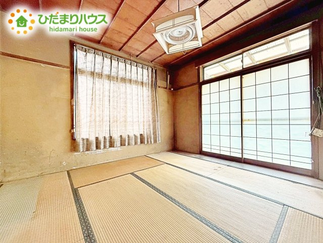 窓からそそがれる暖かみのある明るい空間。広々としたプライベート空間で自分の時間を楽しめます。