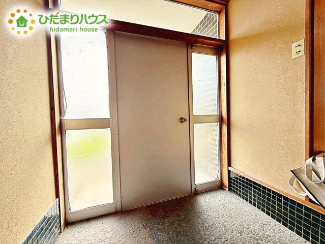 玄関はゆったりとした奥行き、幅を確保しており、お買い物帰りやお子様とのお出かけの際も安心です♪