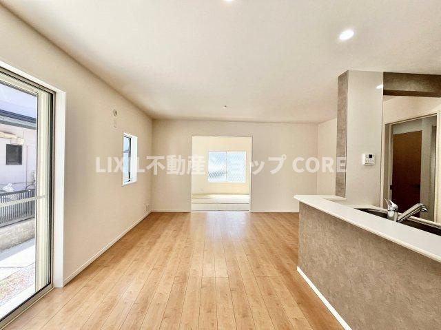 家族と過ごす時間を大切にしたい方にぴったりの明るくゆとりある住空間です。　