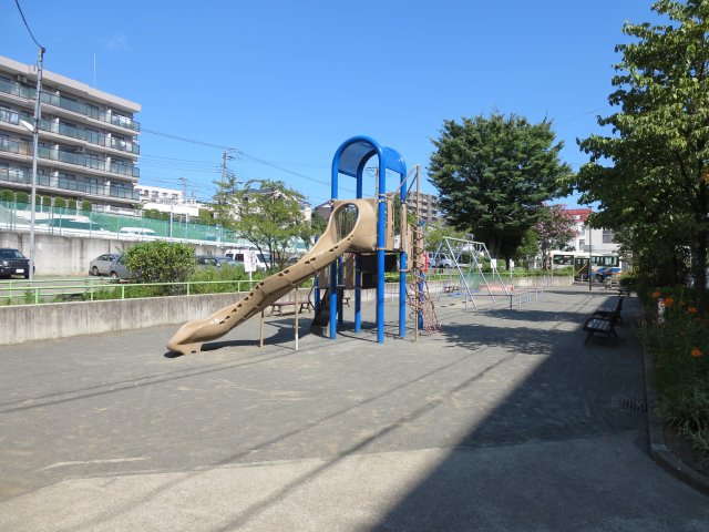 敷地隣接約80ｍの所にある東本郷下田公園