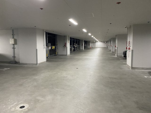 2階　屋内駐車場