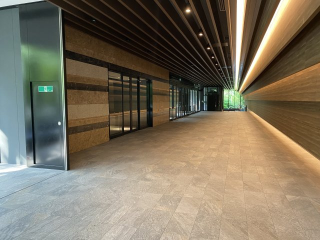 1階　エレベーター前のホール