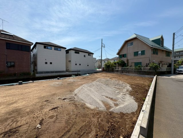 C区画　バス停から徒歩4分！閑静な住宅地！花田小学校まで徒歩2分(約160ｍ)お子様の通学は安心！スーパーマルサン越谷花田店徒歩5分(350ｍ)お買い物は近くて便利！お気軽にお問い合わせください！